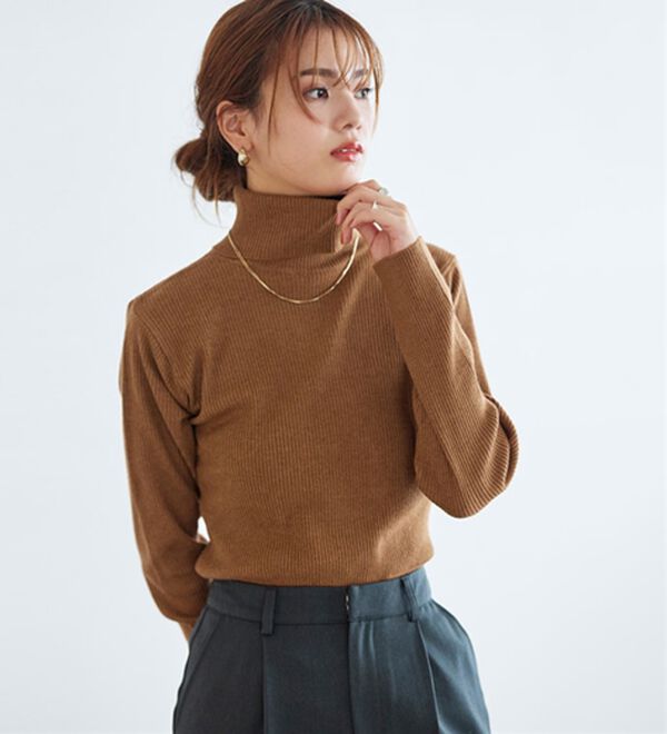 Pierrot（ピエロ）の「肌触りなめらかリブタートルネックニット（ニット・セーター）」｜詳細画像