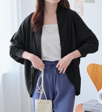 Viola e Viola（ヴィオラ エ ヴィオラ）の「【５つの機能付】ＵＶ対策に！ひんやり　ゆるドルマンカーディガン（ニットカーディガン）」