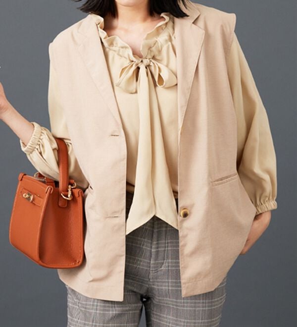 BELLUNA（ベルーナ）の「シアー素材ポケット付テーラードジレ（ジレ）」｜詳細画像