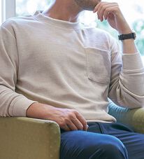 「１枚で様になるニットトレーナー（メンズトレーナー）」