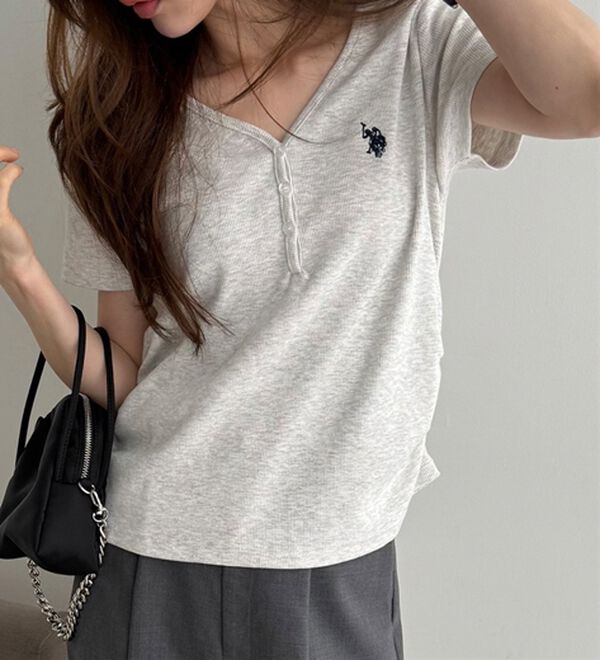 GeeRA（ジーラ）の「【ＵＳ．ＰＯＬＯ．ＡＳＳＮ】接触冷感Vネックヘンリーリブカットソー（カットソー）」｜詳細画像