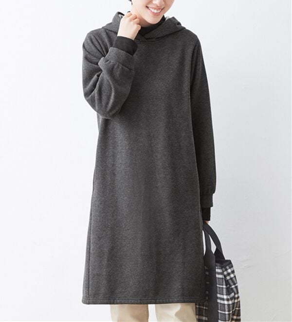 Viola e Viola（ヴィオラ エ ヴィオラ）の「レイヤード風裏起毛パーカーチュニック（パーカー）」｜杢チャコール系