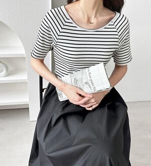 GeeRA（ジーラ）の「前後２ＷＡＹドッキングワンピース（カットソーワンピース）」｜白系ボーダー&times;ブラック