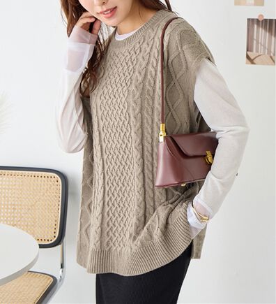 Viola e Viola（ヴィオラ エ ヴィオラ）の「ケーブル柄ニットベスト（ベスト）」
