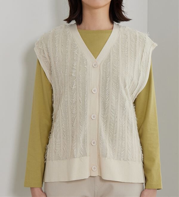 BELLUNA（ベルーナ）の「フリンジ素材ニットベスト（ベスト）」｜詳細画像