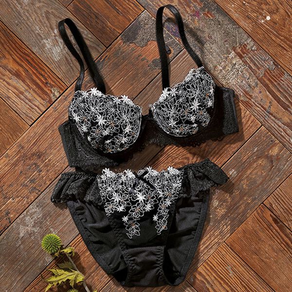 YU'NOW（ユナウ）の「ｔｏ　ｍｅｅブラジャー＆ショーツセット（ブラジャー＆ショーツセット）」｜ブラック系スノーフラワーレース