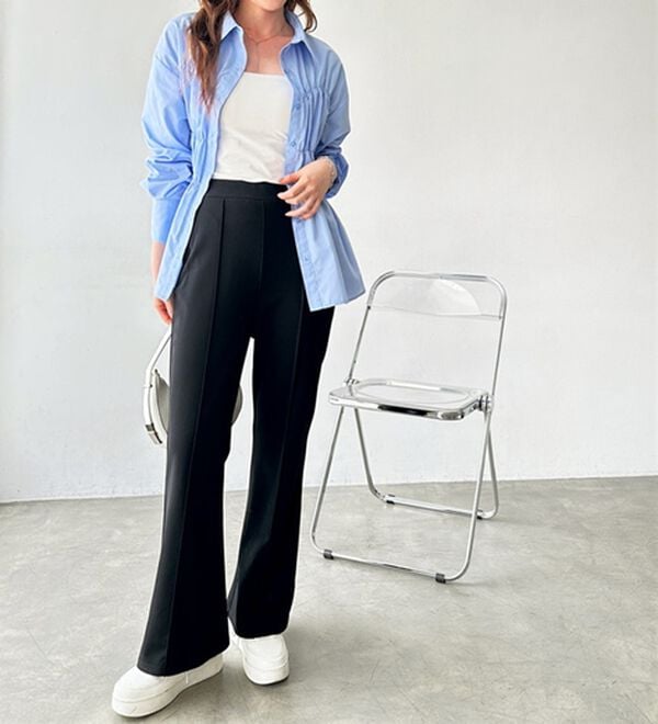 GeeRA（ジーラ）の「センターラインセミフレアカットパンツ（フルレングスパンツ）」｜詳細画像