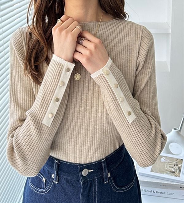 GeeRA（ジーラ）の「袖口ボタン配色ボートネックリブニット（ニット・セーター）」｜詳細画像