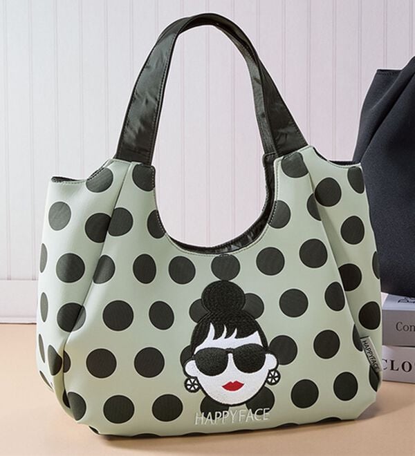 BELLUNA（ベルーナ）の「＜ハッピーフェイス＞刺繍バルーン型手提げ（ハンドバッグ）」｜ドット