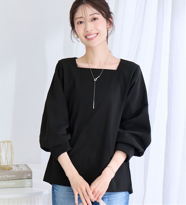 alotta（アロッタ）の「大人上品スクエアネックパフ袖裏起毛ブラウス（カットソー）」｜ブラック