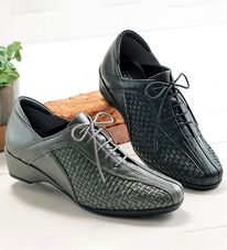 BELLUNA（ベルーナ）の「山羊革編み込みデザインシューズ（スニーカー）」