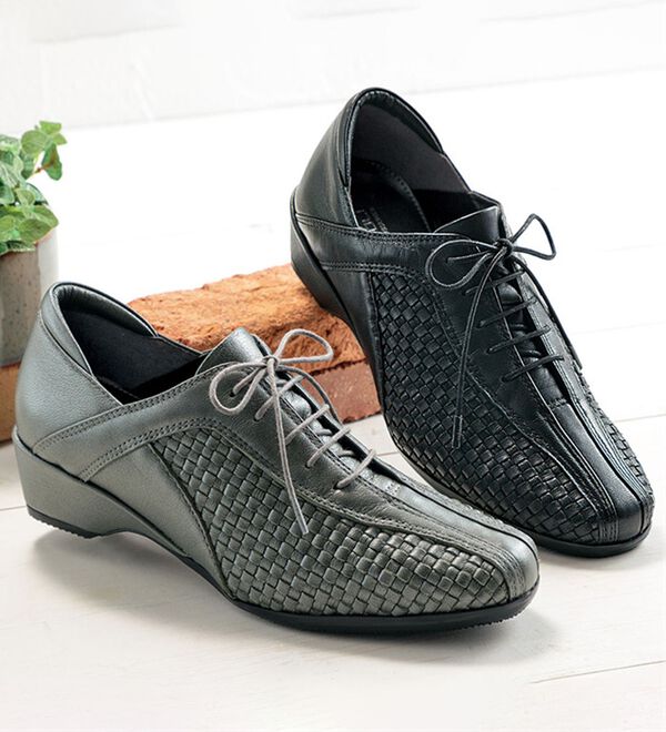 BELLUNA（ベルーナ）の「山羊革編み込みデザインシューズ（スニーカー）」｜詳細画像