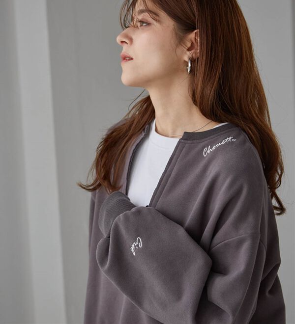 RANAN（ラナン）の「裏起毛Ｖネックロゴ刺しゅうスウェット（トレーナー・スウェット）」｜詳細画像