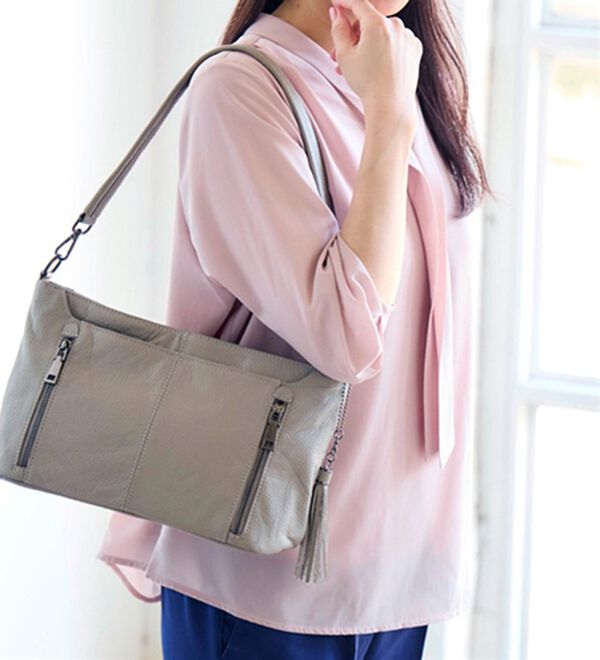 BELLUNA（ベルーナ）の「牛革多ポケット２ＷＡＹ手提げ（ハンドバッグ）」｜詳細画像