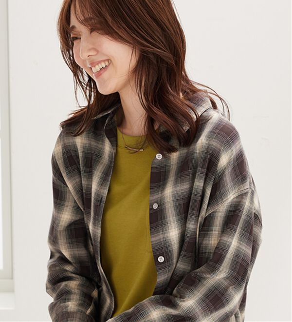 BELLUNA（ベルーナ）の「吸湿発熱ポンチ素材袖切替プルオーバー（カットソー）」｜詳細画像