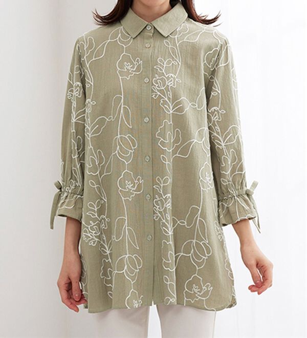 BELLUNA（ベルーナ）の「グラフィック風刺しゅう袖リボンチュニック（チュニック）」｜詳細画像