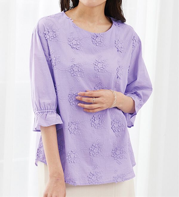 BELLUNA（ベルーナ）の「【店舗・ネット限定】モチーフレース使い袖ギャザーブラウス（ブラウス）」｜詳細画像