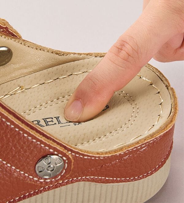 BELLUNA（ベルーナ）の「レザー調クロスデザイン２ＷＡＹサンダル（サンダル・ミュール）」｜詳細画像