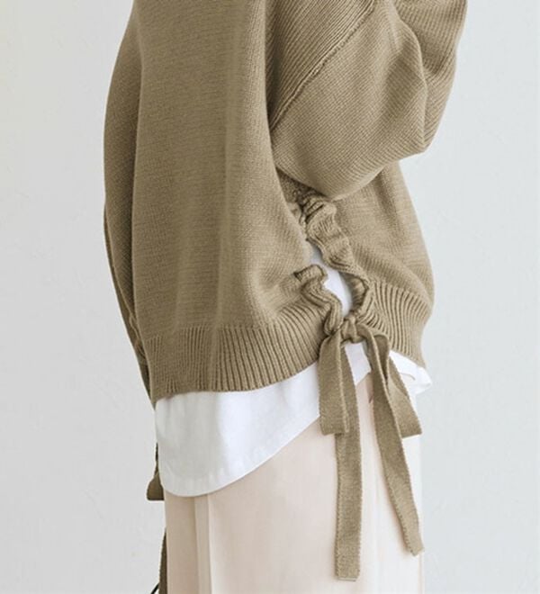 Pierrot（ピエロ）の「ゆったりサイドリボンタートルニット（ニット・セーター）」｜詳細画像