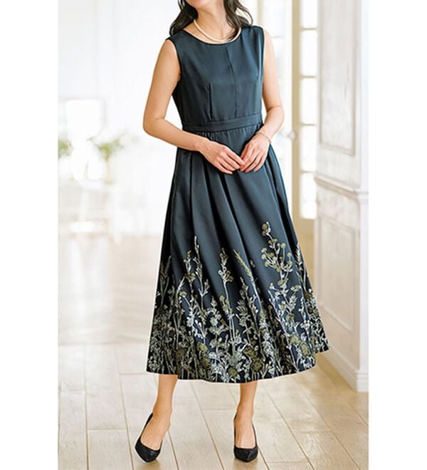 BELLUNA（ベルーナ）の「花柄パネルプリントワンピースアンサンブル（ワンピースセットスーツ）」｜詳細画像