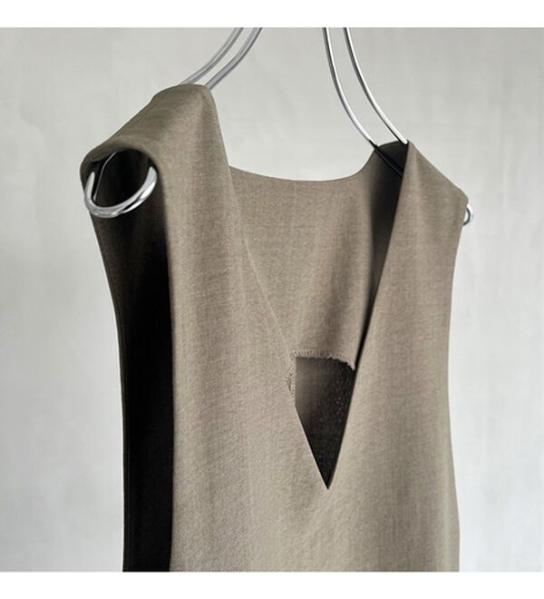 BELLUNA（ベルーナ）の「サラリ麻調素材Ｖネックジャンパードレス（ジャンパースカート）」｜詳細画像
