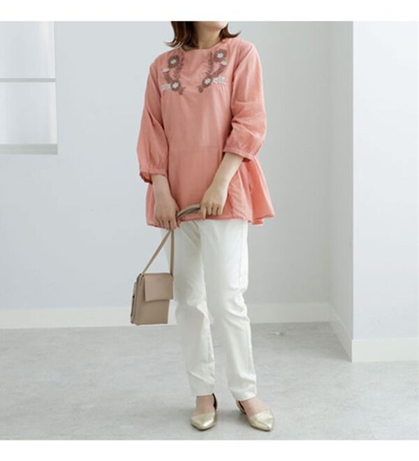 BELLUNA（ベルーナ）の「胸元刺しゅうデザインブラウス（ブラウス）」｜詳細画像