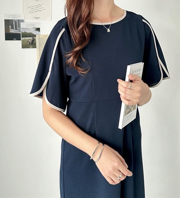 GeeRA（ジーラ）の「スリット入りフレアースリーブワンピース（その他ワンピース）」｜詳細画像