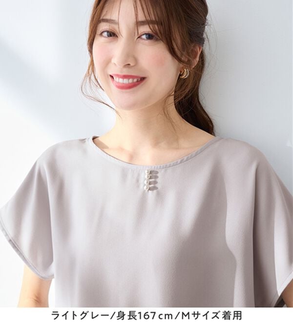 alotta（アロッタ）の「【イージーケア】パール調ボタンデザインブラウス（ブラウス）」｜詳細画像