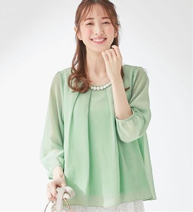 alotta（アロッタ）の「入学式卒業式に！アクセ付シフォンタックブラウス（選べる！半袖／７分袖）（ブラウス）」