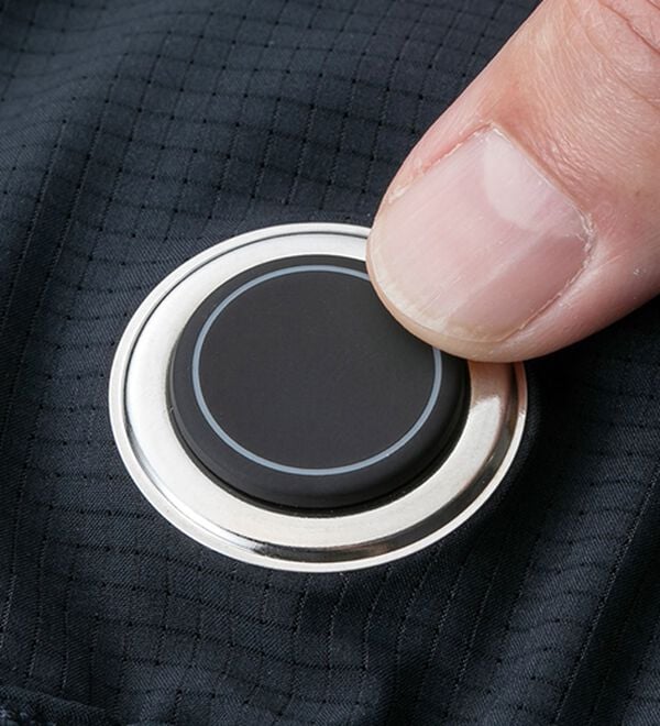 「＜フィラ＞クーラーテック速冷ベスト（モバイルバッテリー付）（メンズシャツ）」｜詳細画像