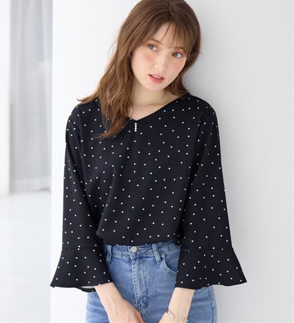 alotta（アロッタ）の「パール調ボタンフレアー袖ブラウスＴシャツ（ブラウス）」｜詳細画像