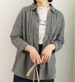 BELLUNA（ベルーナ）の「ダブルガーゼ素材オーバーブラウス（ブラウス）」｜モノトーン系チェック