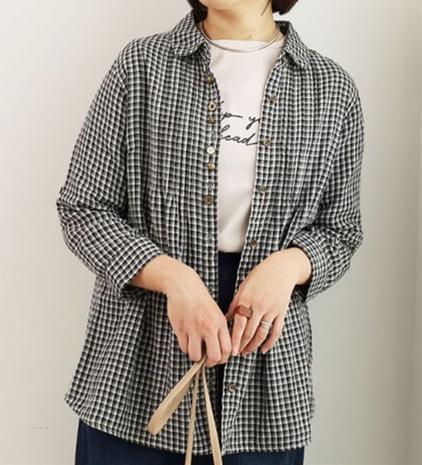 BELLUNA（ベルーナ）の「ダブルガーゼ素材オーバーブラウス（ブラウス）」｜モノトーン系チェック