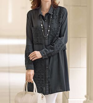 BELLUNA（ベルーナ）の「ケミカルレース使い切替デザインブラウス（チュニック）」｜黒