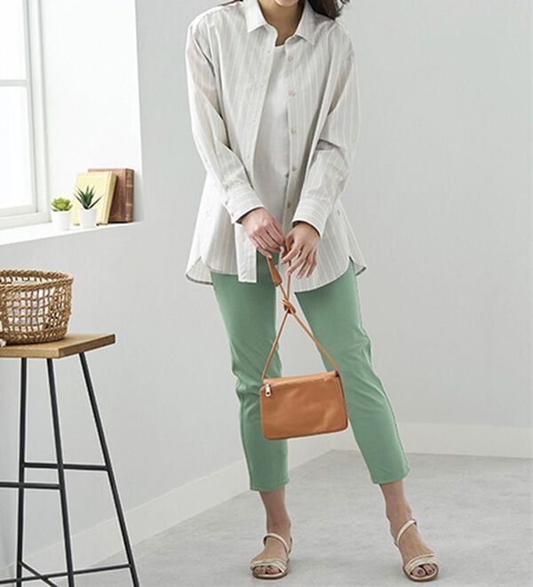 BELLUNA（ベルーナ）の「【再入荷】美ストレッチ素材アンクル丈レギンスパンツ（クロップドパンツ）」｜詳細画像