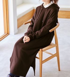 Viola e Viola（ヴィオラ エ ヴィオラ）の「【蓄熱保温】裏ファーマキシ丈ゆるパーカーワンピース（その他ワンピース）」｜ブラウン