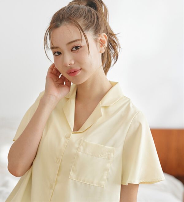 YU'NOW（ユナウ）の「【上下２点セット】ふんわりシルエットサテンシャツパジャマ（パジャマ・ルームウェア）」｜詳細画像
