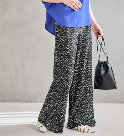 Viola e Viola（ヴィオラ エ ヴィオラ）の「着心地楽ちん！さらっと軽やかプリーツパンツ（フルレングスパンツ）」