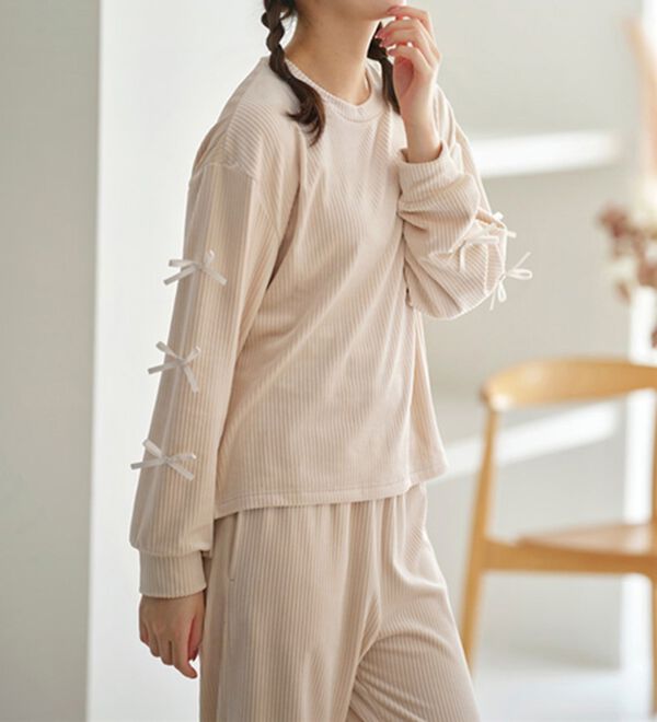 YU'NOW（ユナウ）の「【上下２点セット】ベロアリボンルームウェア（パジャマ・ルームウェア）」｜詳細画像