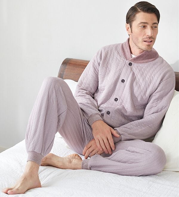 「魔法瓶のように包まれる暖かさのキルトパジャマ（メンズルームウェア）」｜詳細画像