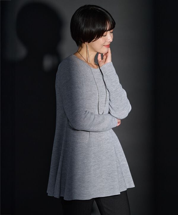 BELLUNA（ベルーナ）の「ラメ入りあぜ編フレアーニットチュニック（ニット・セーター）」｜詳細画像