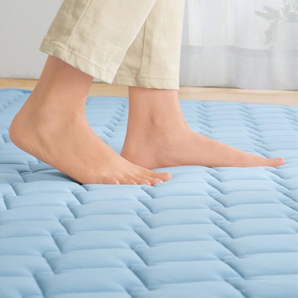 「【８／３まで早割】はっ水ふっくら接触冷感キルトラグ（カーペット）」｜詳細画像