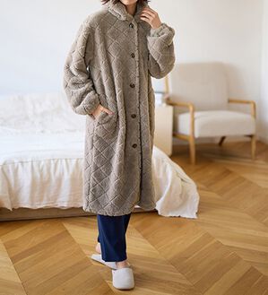 LAVIENNE（ラヴィエンヌ）の「もこもこダイヤフリースガウン（パジャマ・ルームウェア）」｜モカブラウン