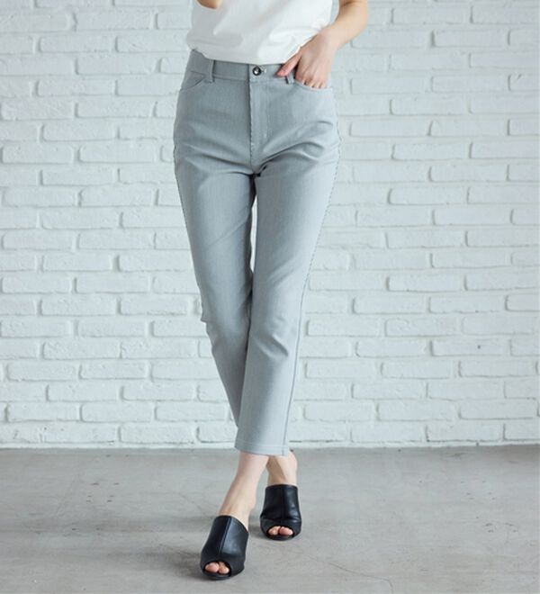 BELLUNA（ベルーナ）の「 【接触冷感】【選べる2丈】サラリ裏メッシュ美脚アンクルパンツ（フルレングスパンツ）」｜細ストライプ