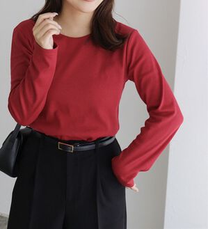 Pierrot（ピエロ）の「【選べる４ネック】華奢見えテレコリブカットソー（カットソー）」｜レッド