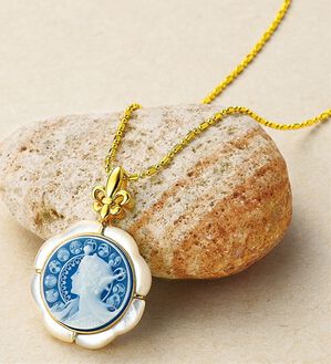 BELLUNA（ベルーナ）の「ストーンカメオシェルペンダント（ネックレス・ペンダント）」｜1