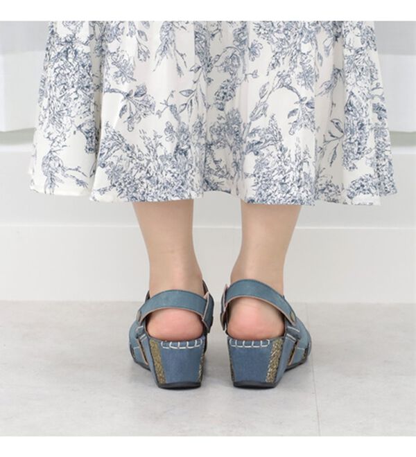 BELLUNA（ベルーナ）の「【３Ｅ／４Ｅ選べる】フットベットウェッジサンダル（サンダル・ミュール）」｜詳細画像