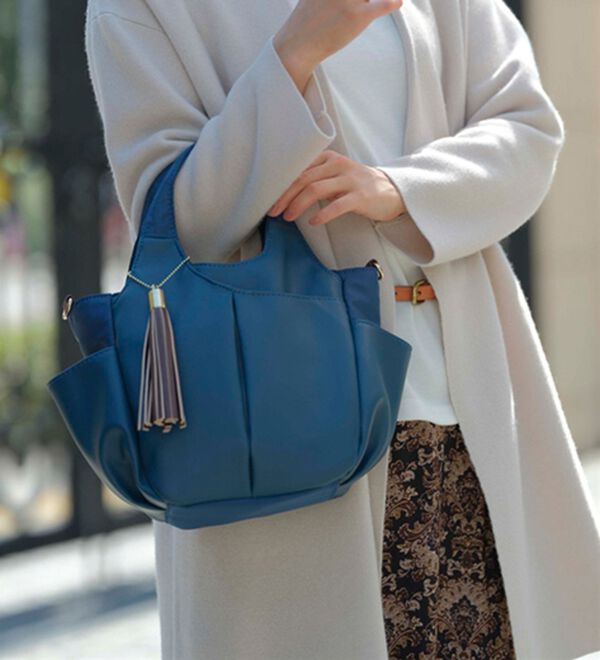 BELLUNA（ベルーナ）の「１０ポケット２ＷＡＹ柔らか軽量手提げ（ハンドバッグ）」｜詳細画像