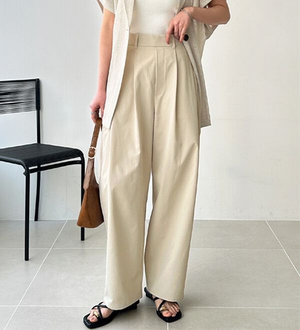 GeeRA（ジーラ）の「楽なのに美脚見えワイドカーブパンツ（フルレングスパンツ）」｜ライトベージュ