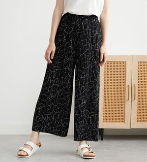 BELLUNA（ベルーナ）の「なめらか素材ゆったりプリーツパンツ（ワイドパンツ・ガウチョ）」｜黒系線柄